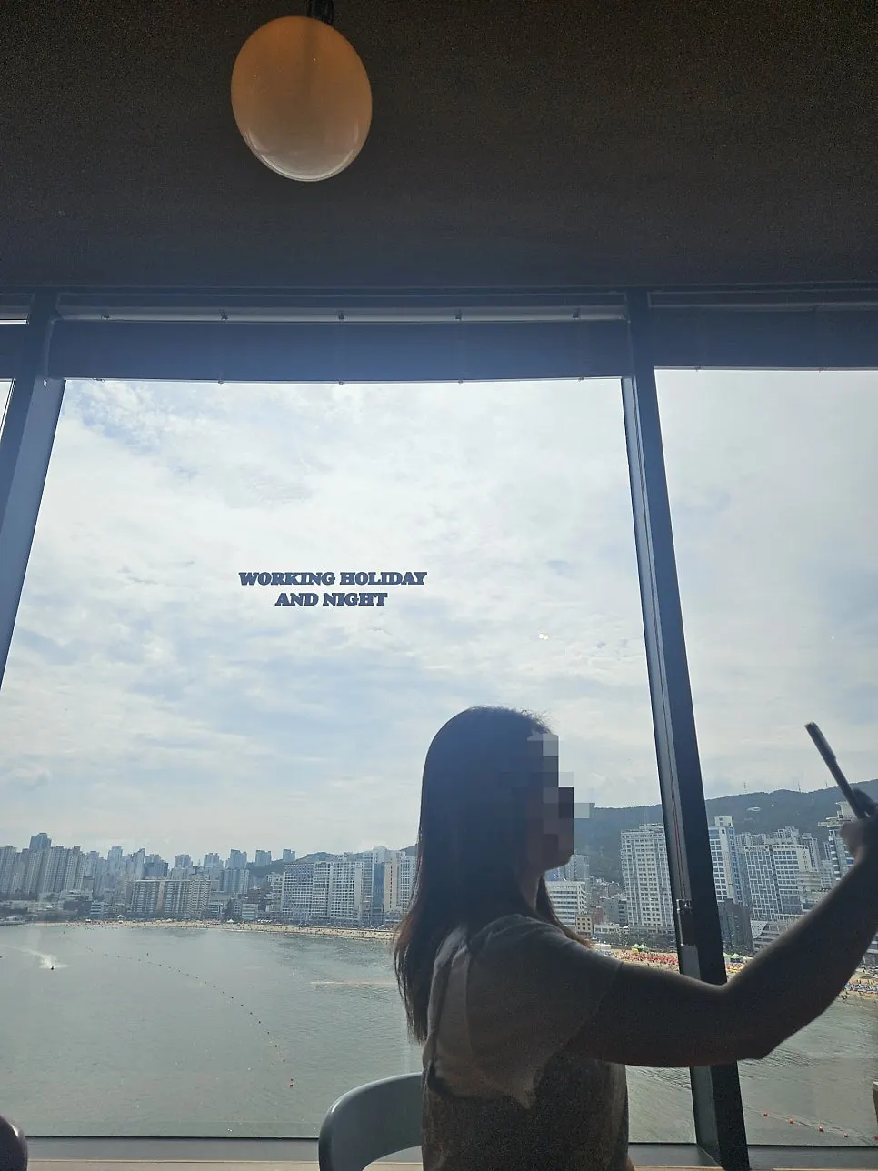 Seat with a view of the Gwangalli sea through the window