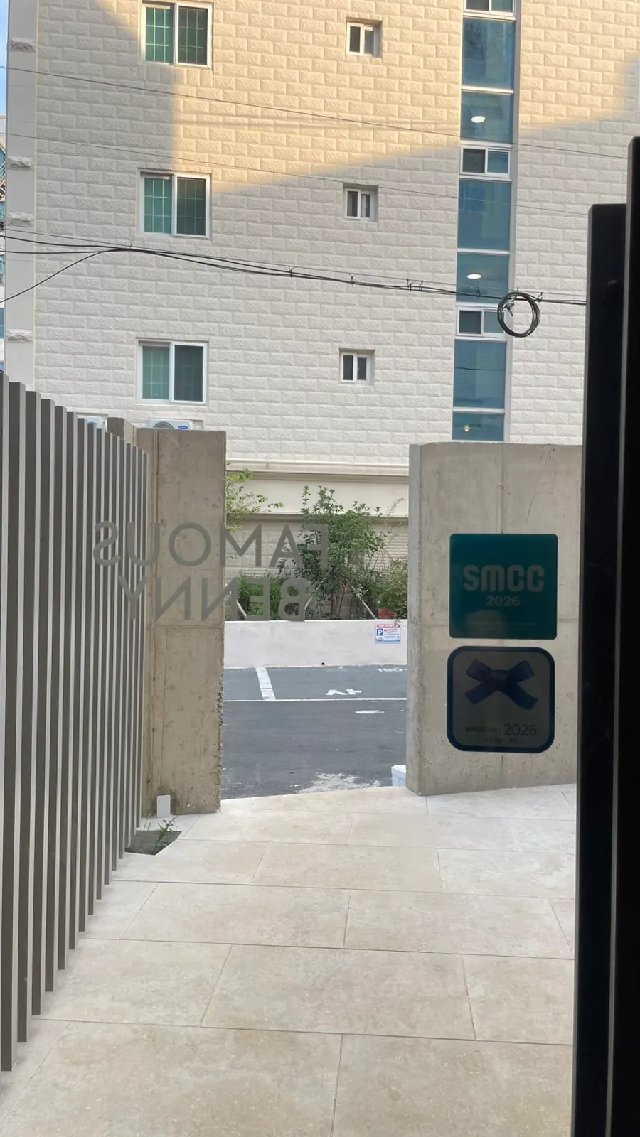 혼자 앉기 좋은 페이머스 베니 카페 내부
