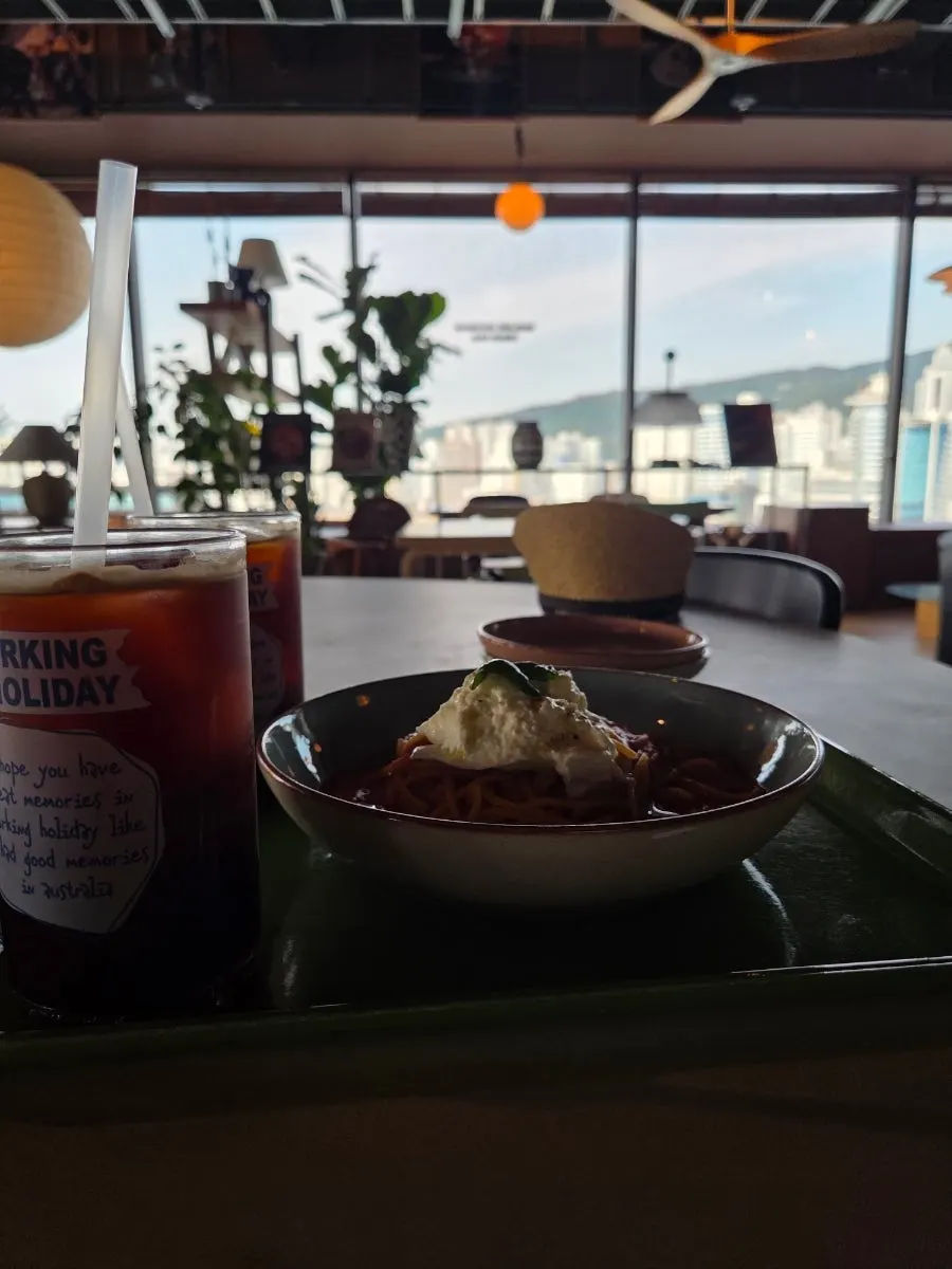 파스타와 음료 가격이 적힌 메뉴판