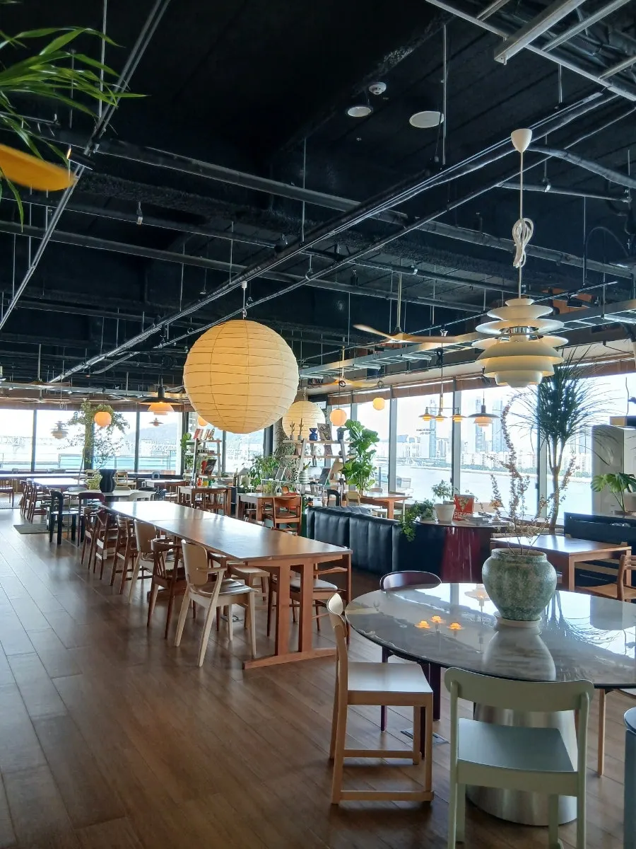 Entrance area of Working Holiday & Night in front of Gwangalli Beach