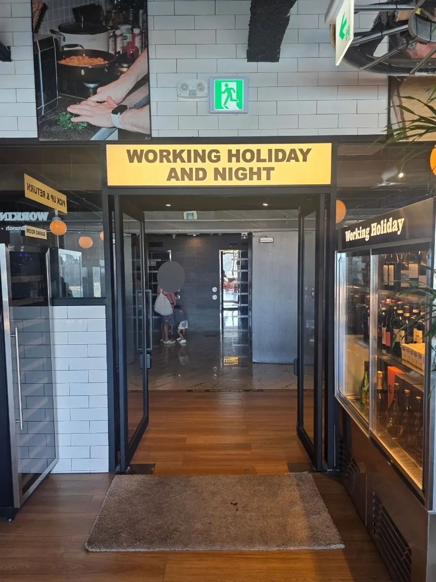 Ocean-view brunch space at Working Holiday Minrak