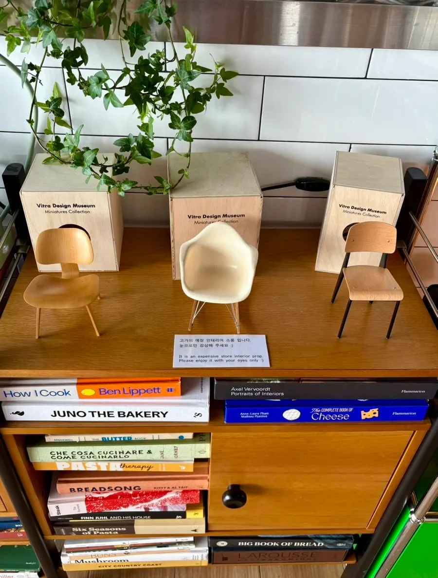 Interior space of a Gwangalli brunch café