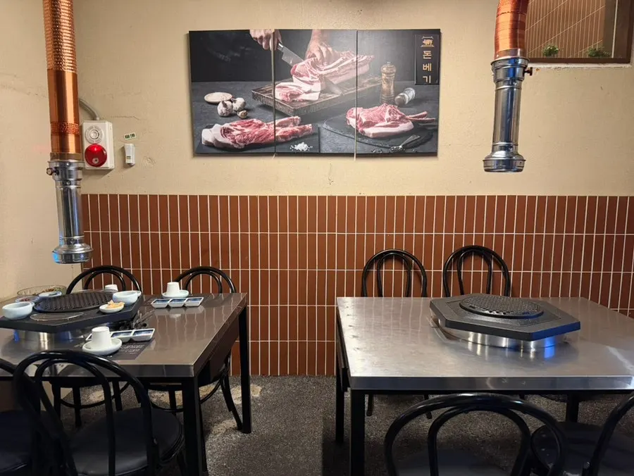 Main dining hall at Donbegi Gwang-an Branch