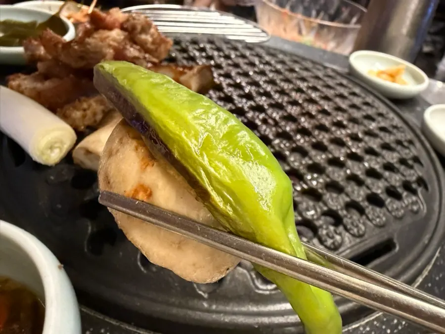 Ogeopsal with sauces and pickled vegetables