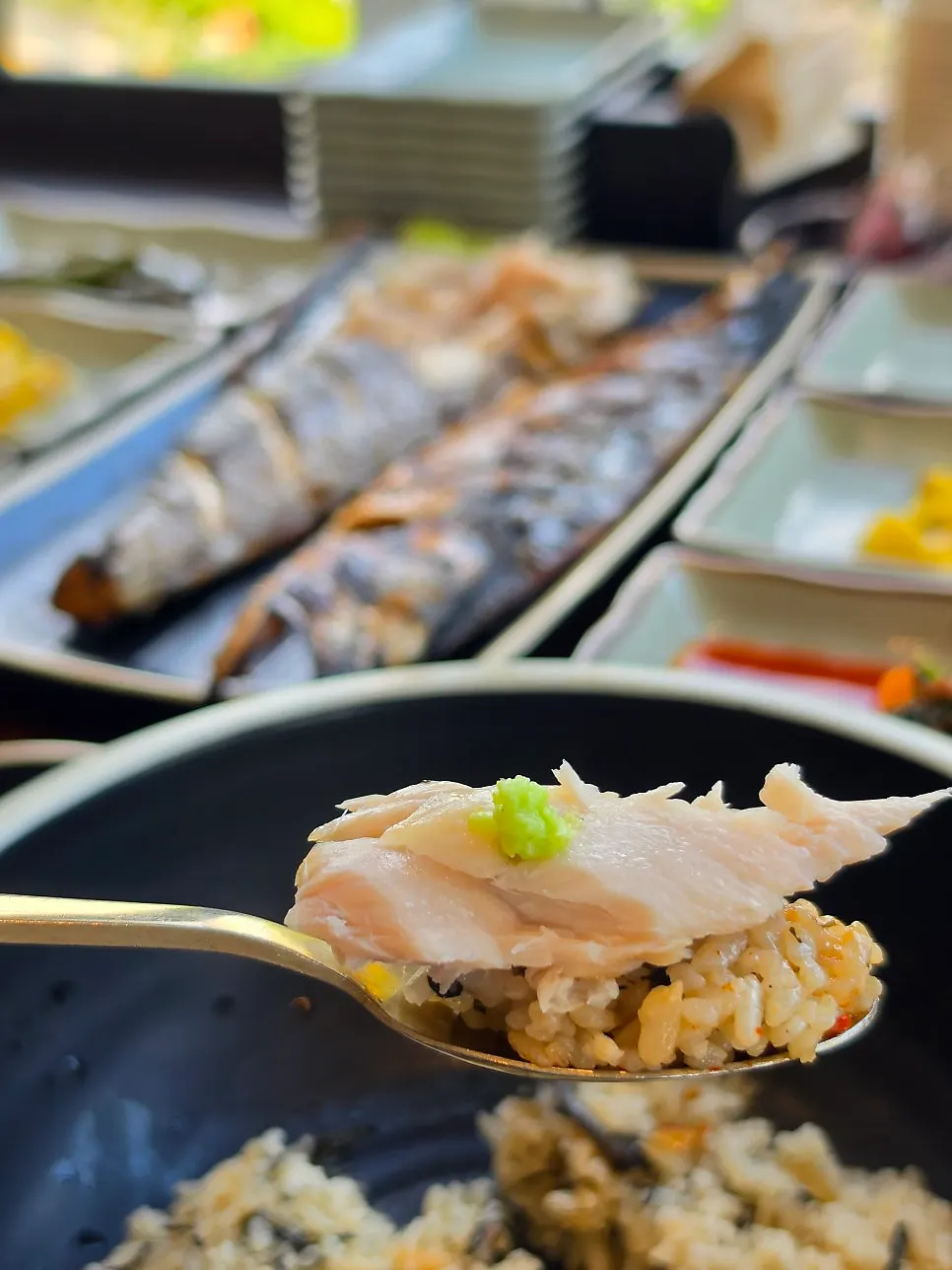 Eating Spanish mackerel together with gondre-bap