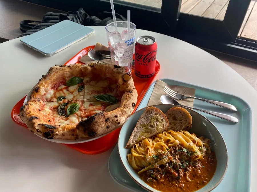Bolognese pasta and pizza pairing