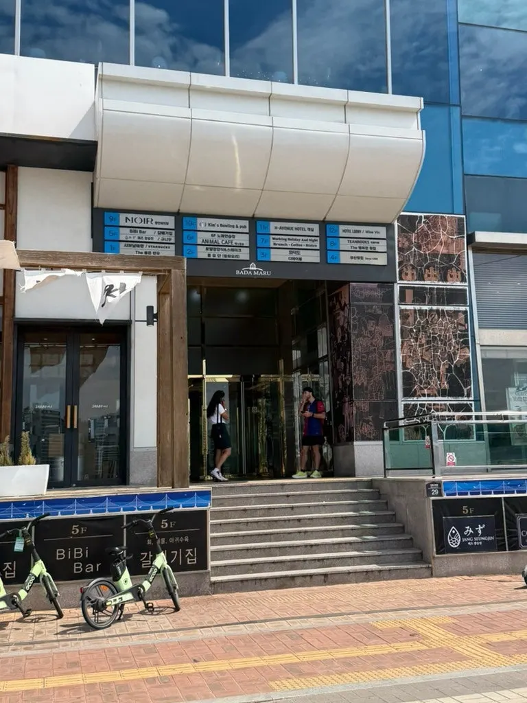 바다마루 7층 워킹홀리데이 민락점 입구