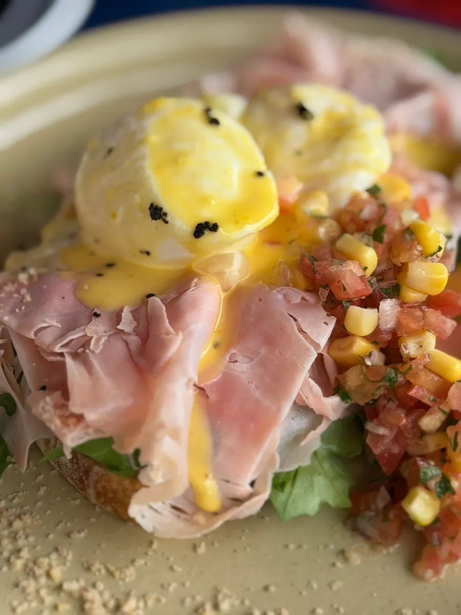 Eggs Benedict plate topped with jambon