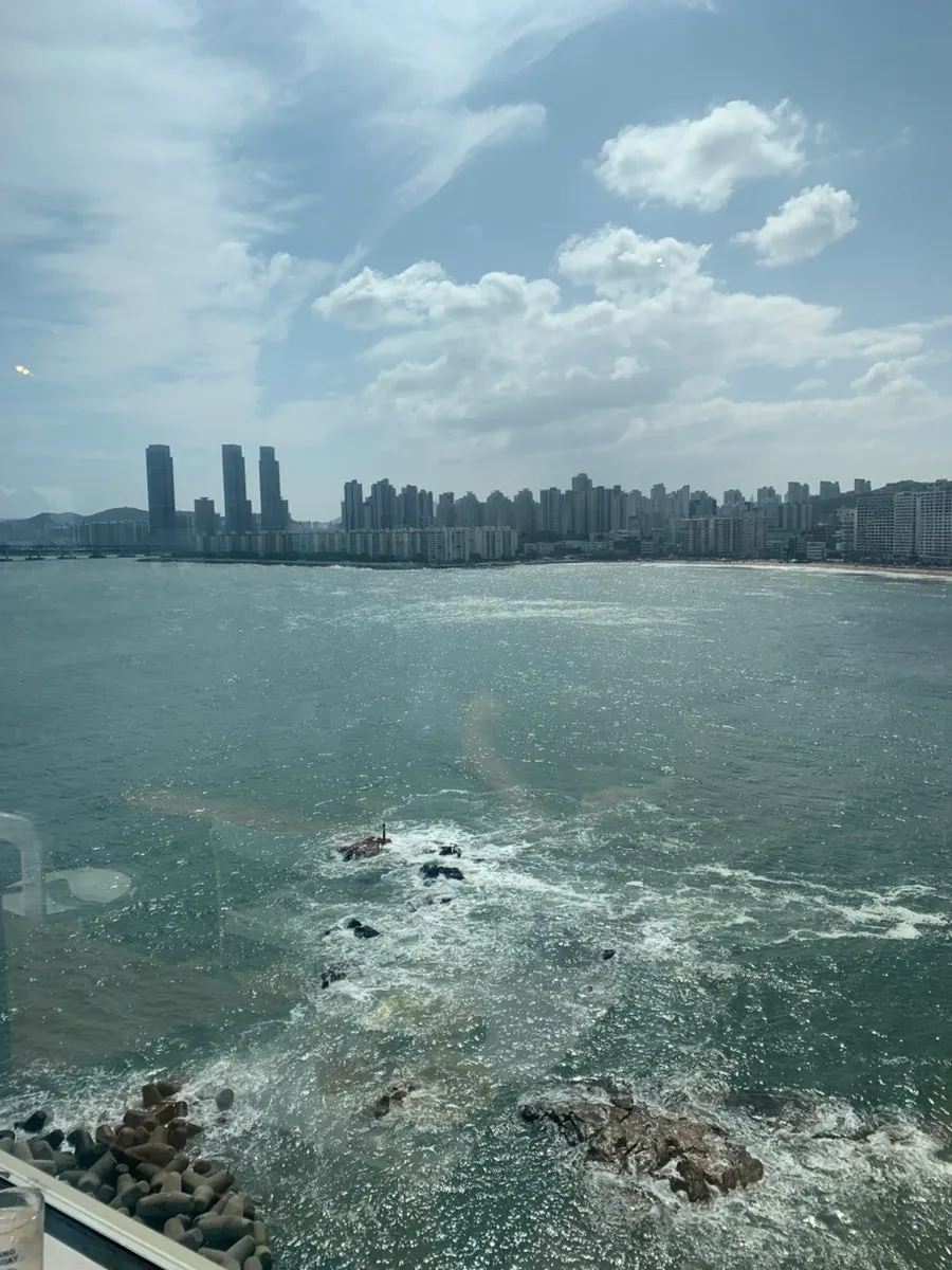 진동벨과 식기류 픽업 공간