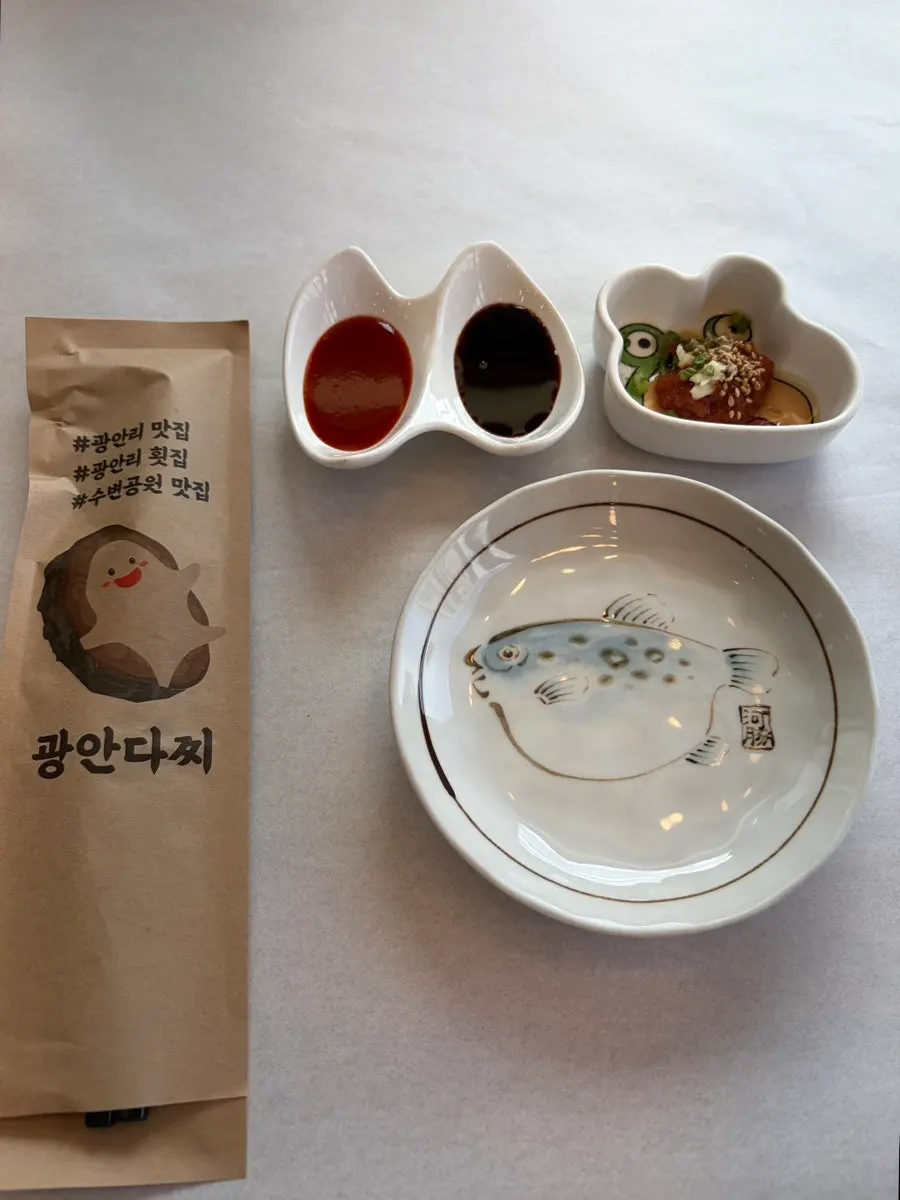 Basic setting of soy sauce, chojang, and wraps
