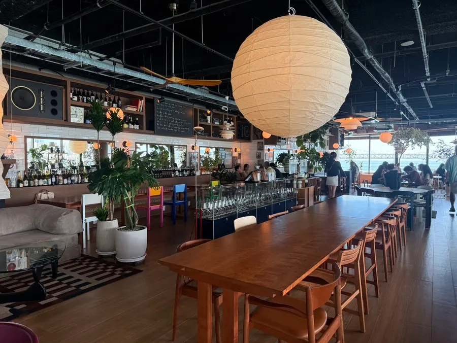 Window seating arranged for ocean views