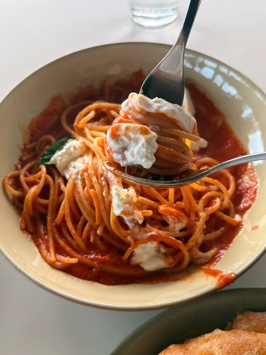 Pomodoro pasta with noodles and sauce well combined