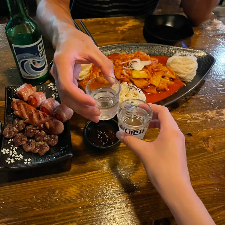 Grilled chicken hearts with seasoned dipping sauce