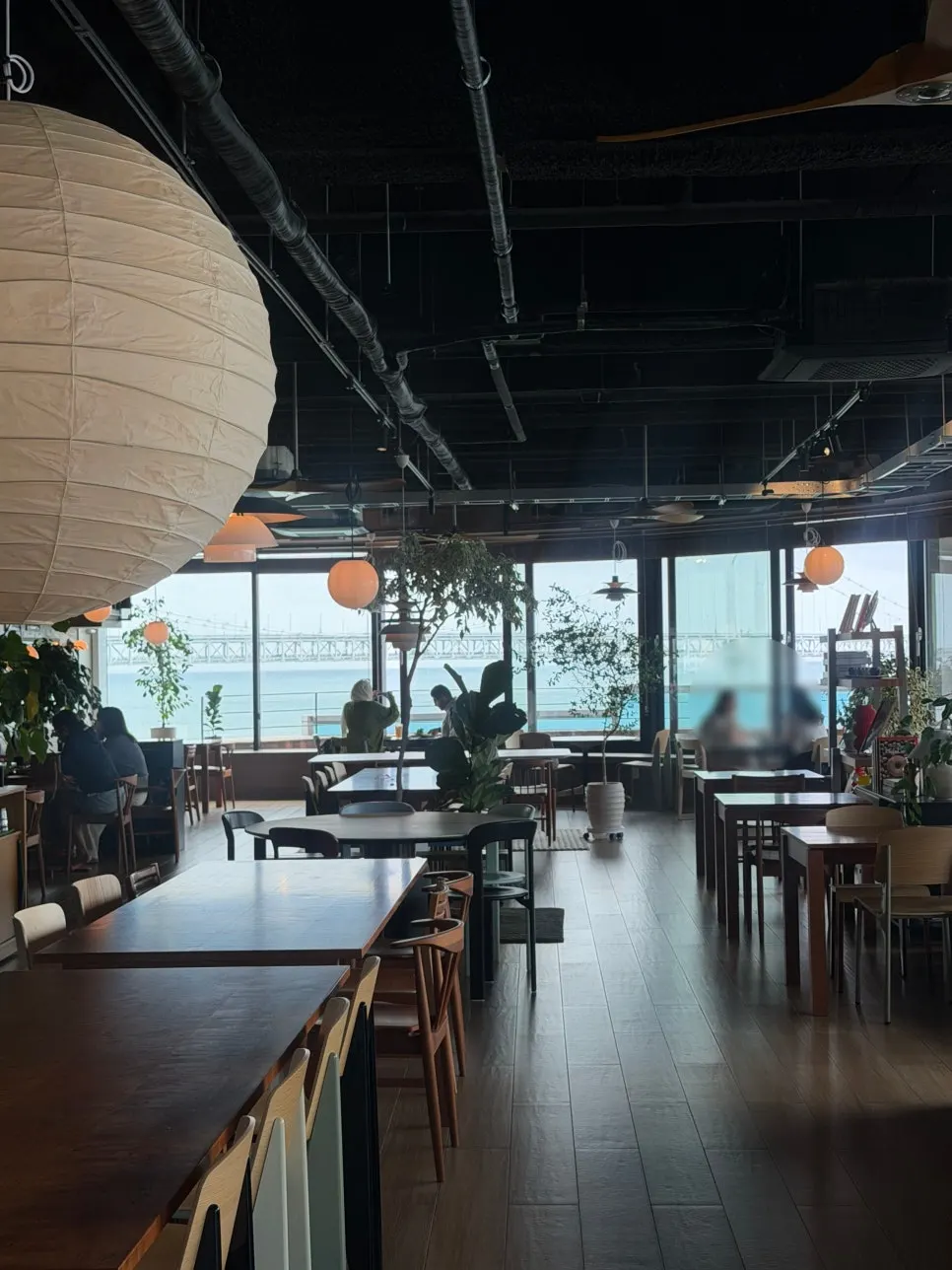 Café space with distinctively arranged furniture