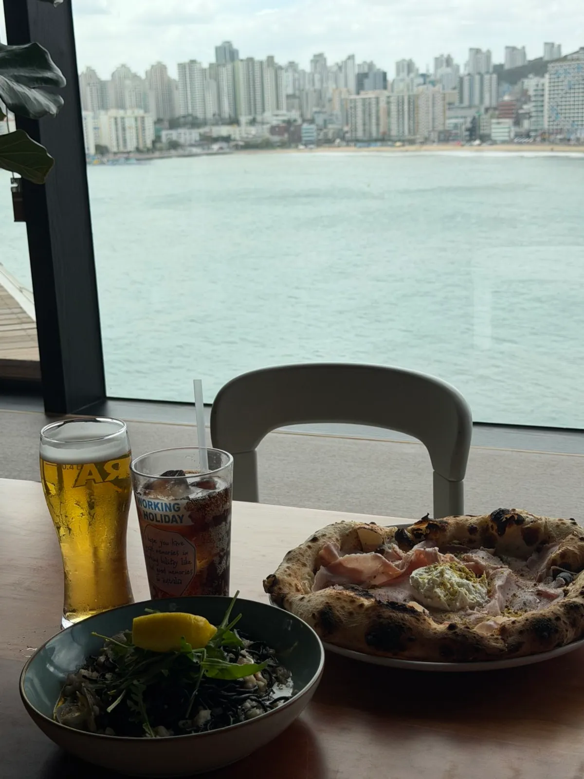 Jambon pizza placed by the ocean-view window