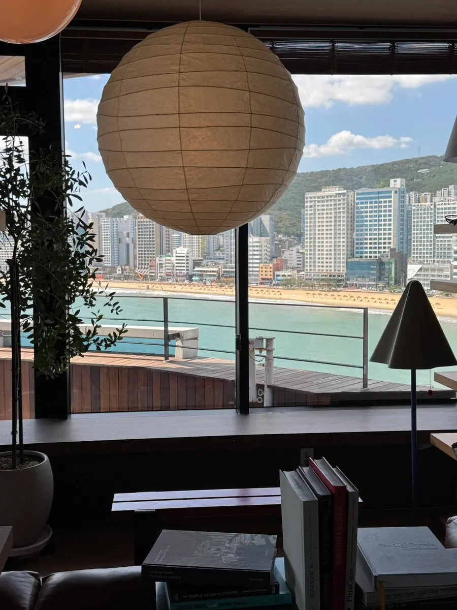 광안리 모래사장이 보이는 자리