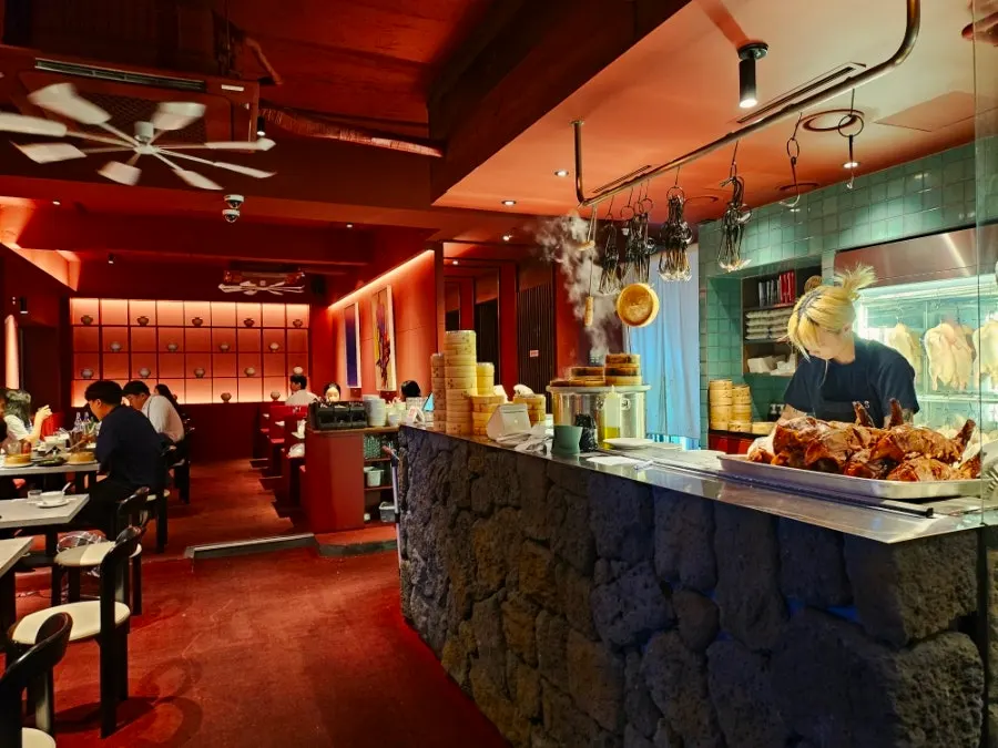 Upscale interior of the Gwangalli Chinese-style bar