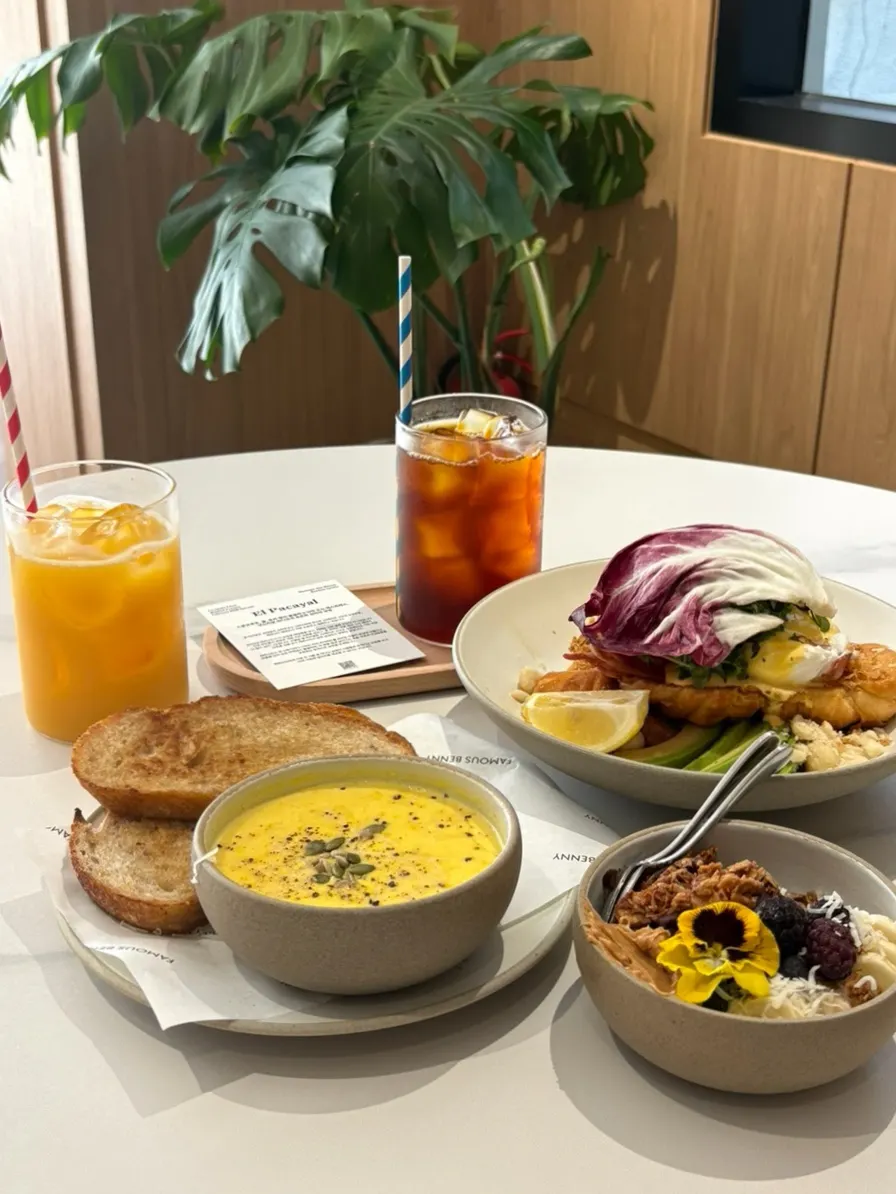 Famous Benny, a Gwangalli brunch café
