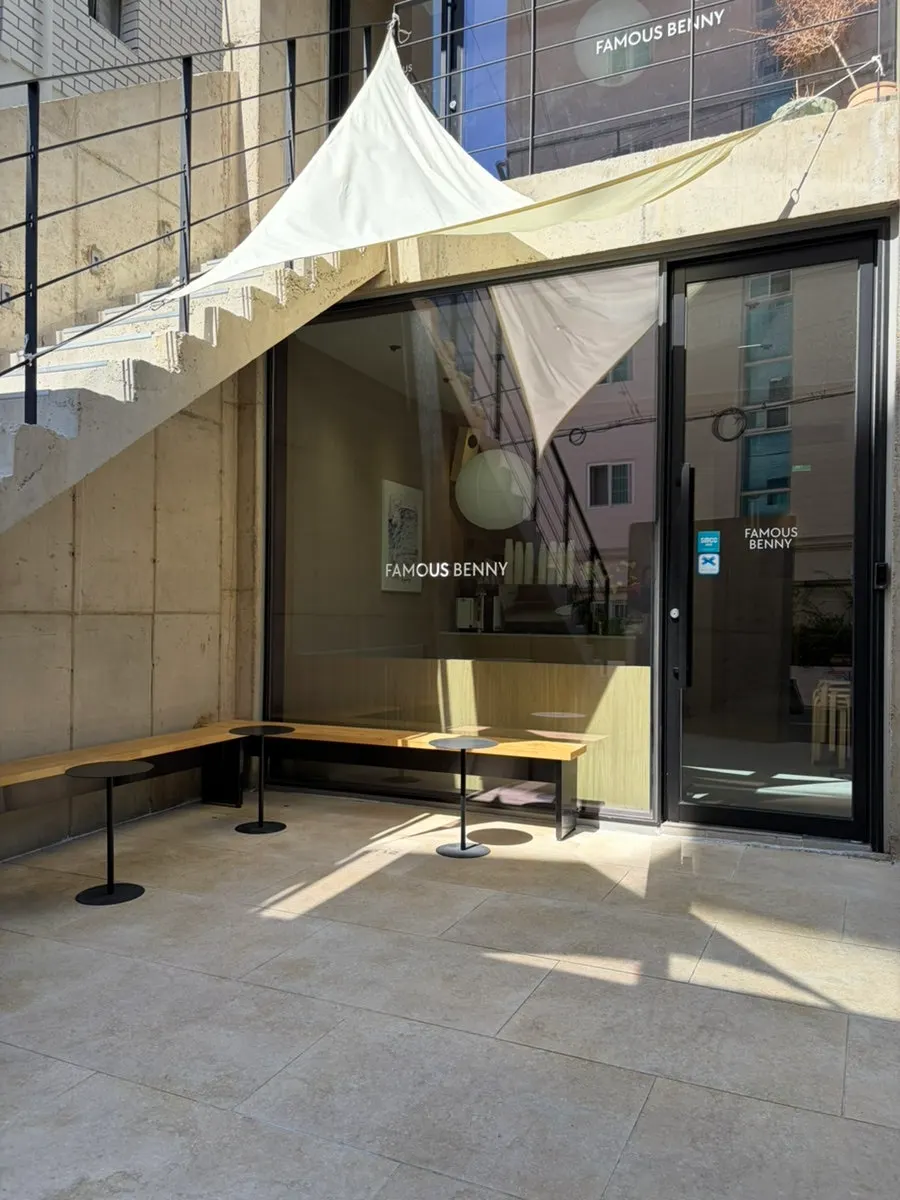 Famous Benny, a Gwangalli brunch café