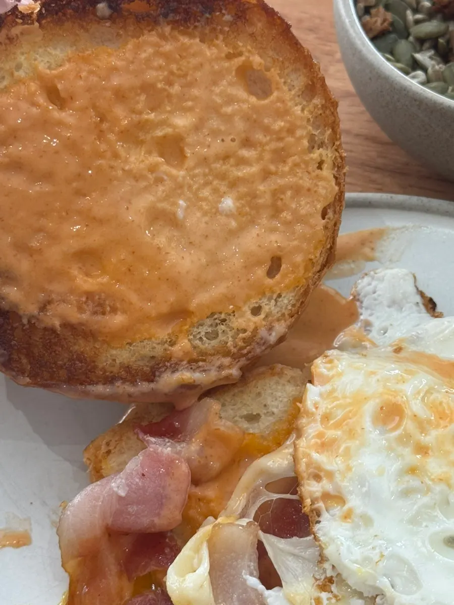 Burger-like bacon egg roll