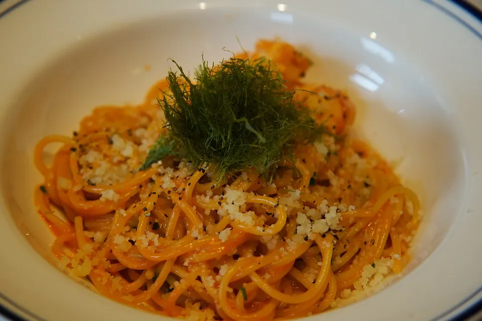 Two-person set with pizza and bisque cream pasta