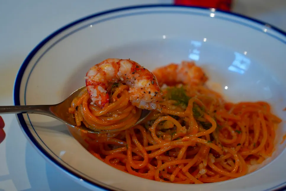 Bisque cream pasta topped with gim