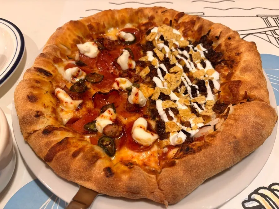 Half-and-half pizza with added cheese crust