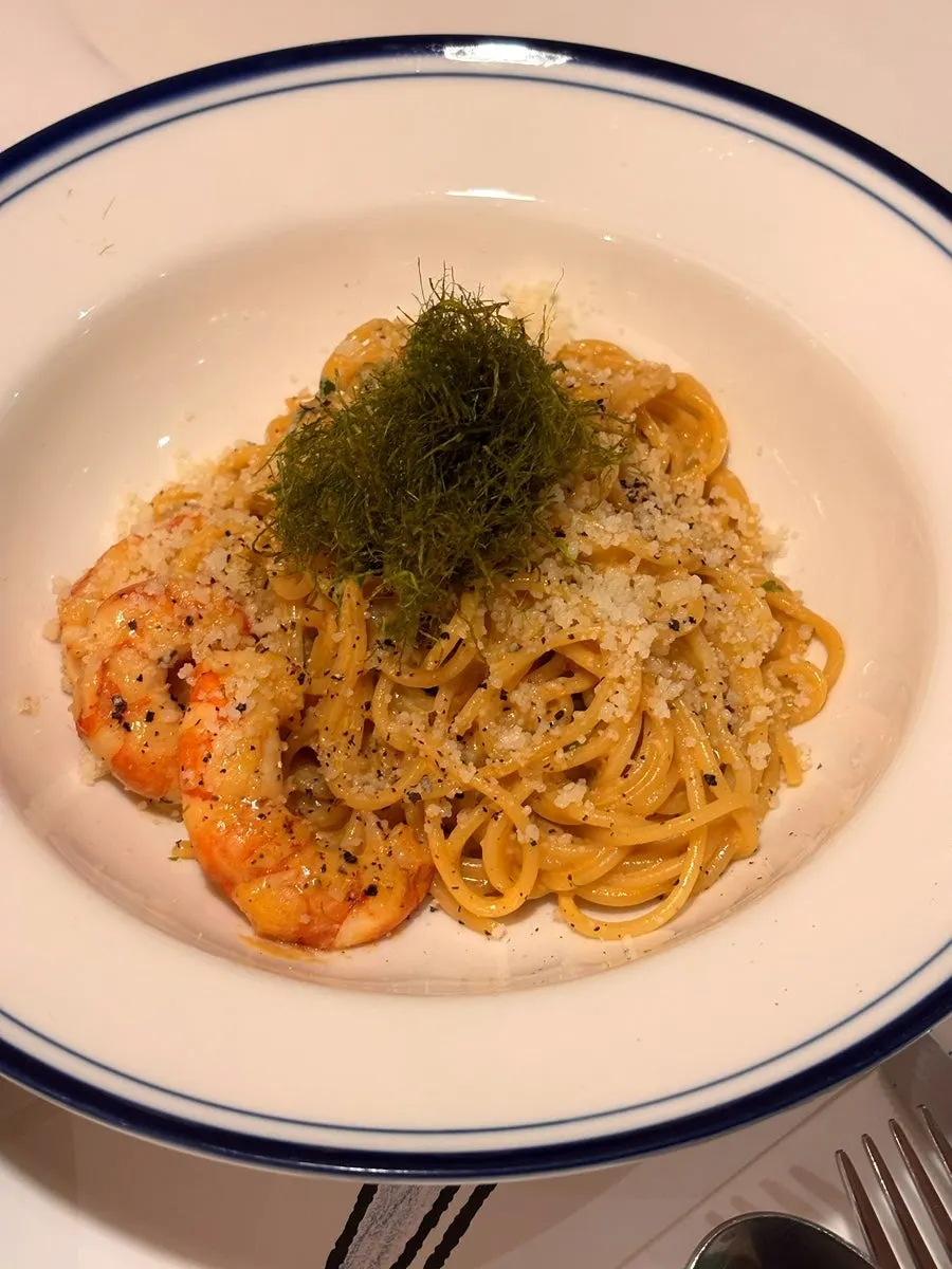 Shrimp bisque cream pasta topped with gamtae