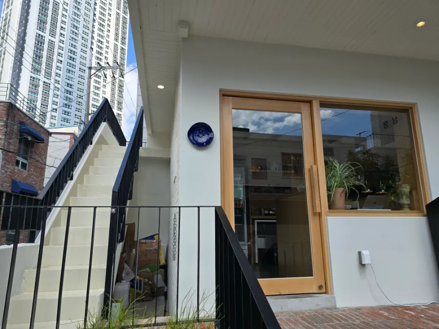 First-floor entrance to Extra Mile