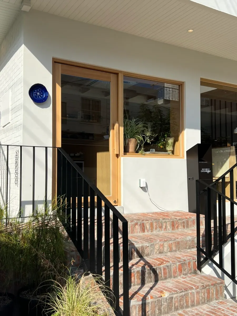Street view around Extra Mile's entrance
