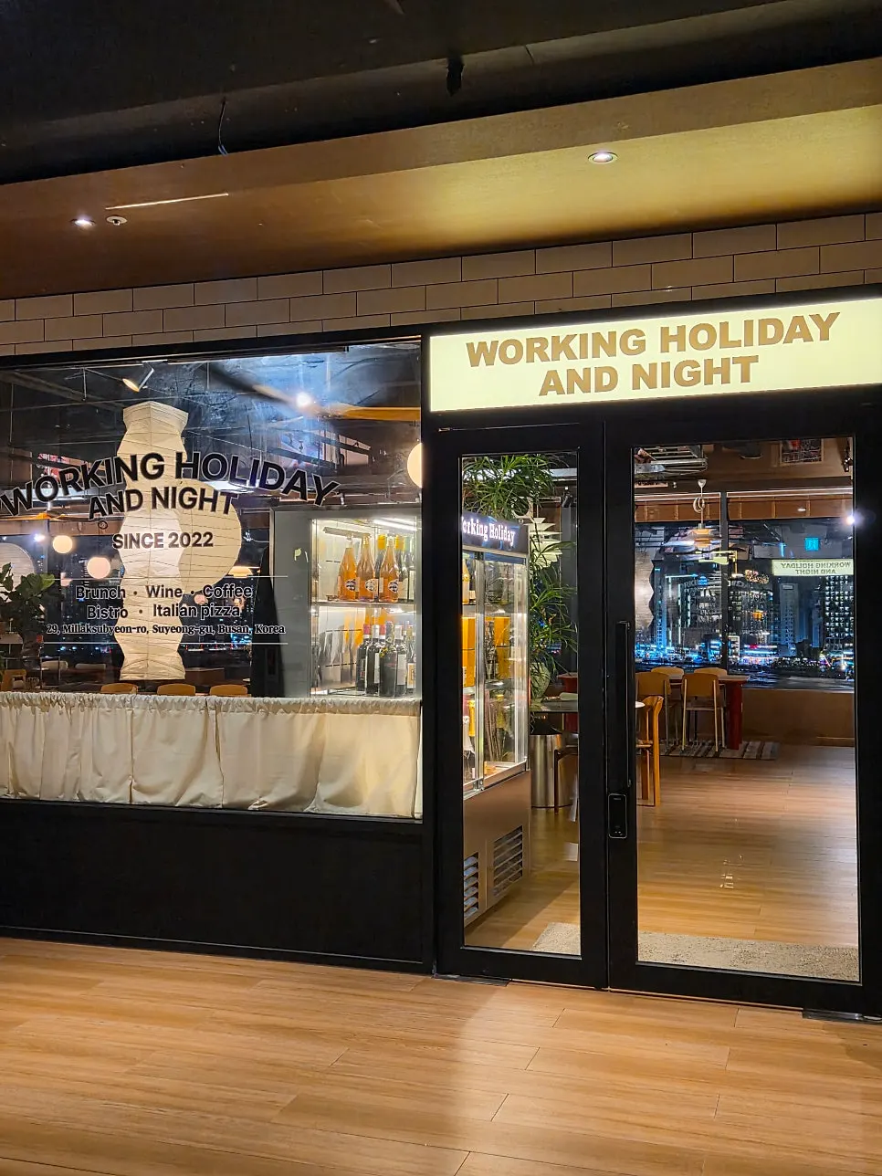 Ocean-view space at Working Holiday & Night
