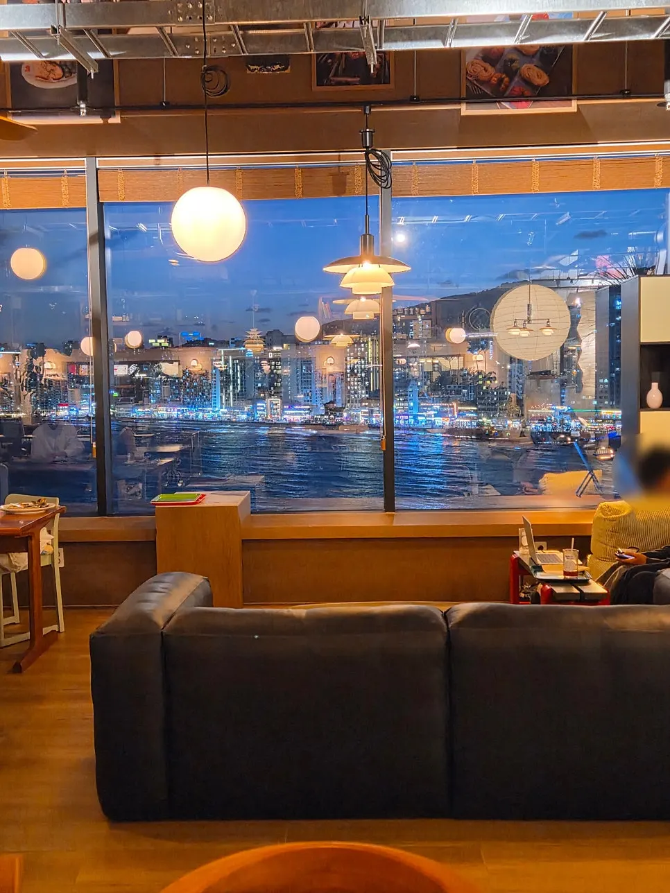 Gwanganri night view and dining atmosphere