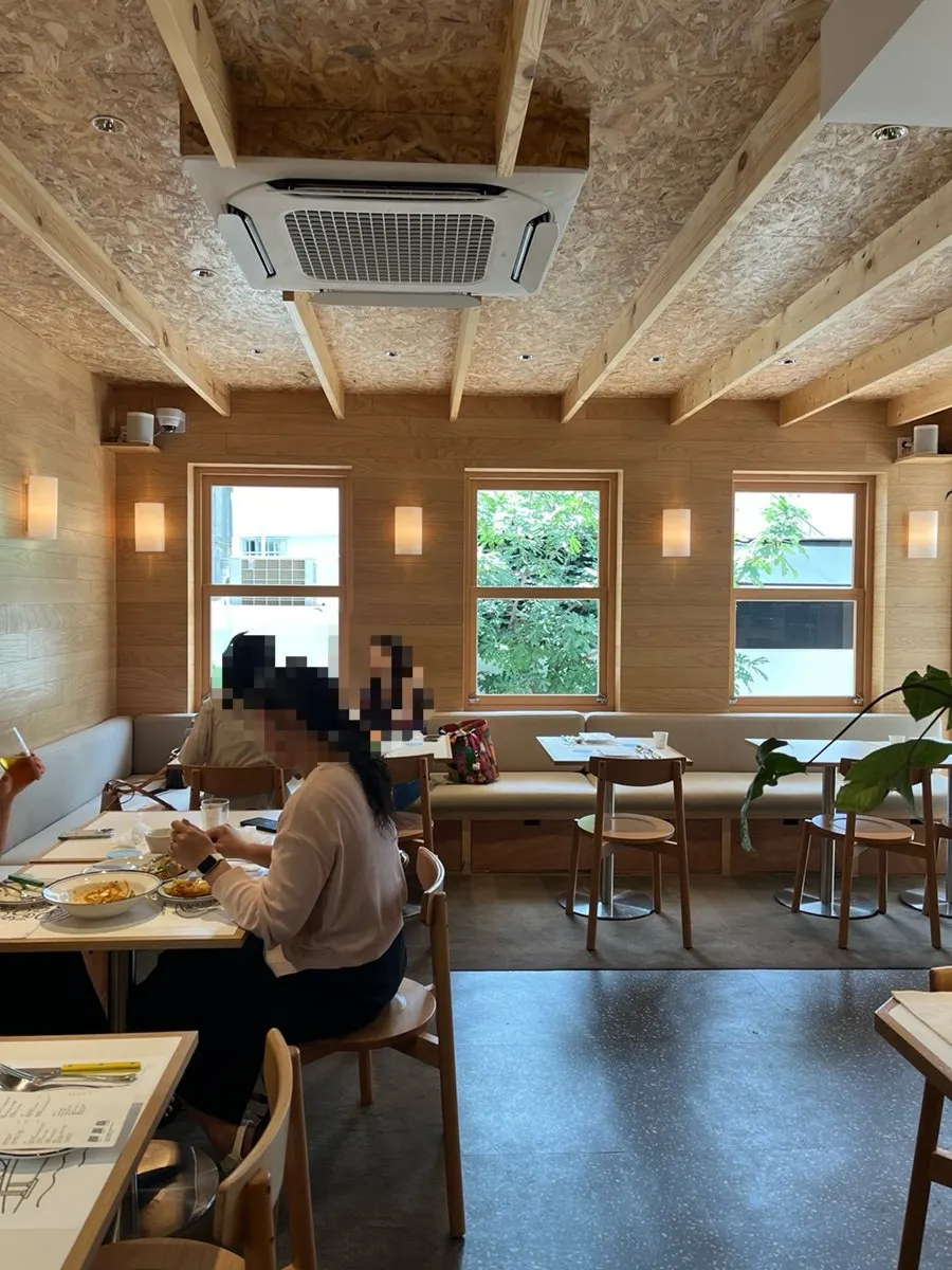 주방을 바라보는 엑스트라마일 다찌석