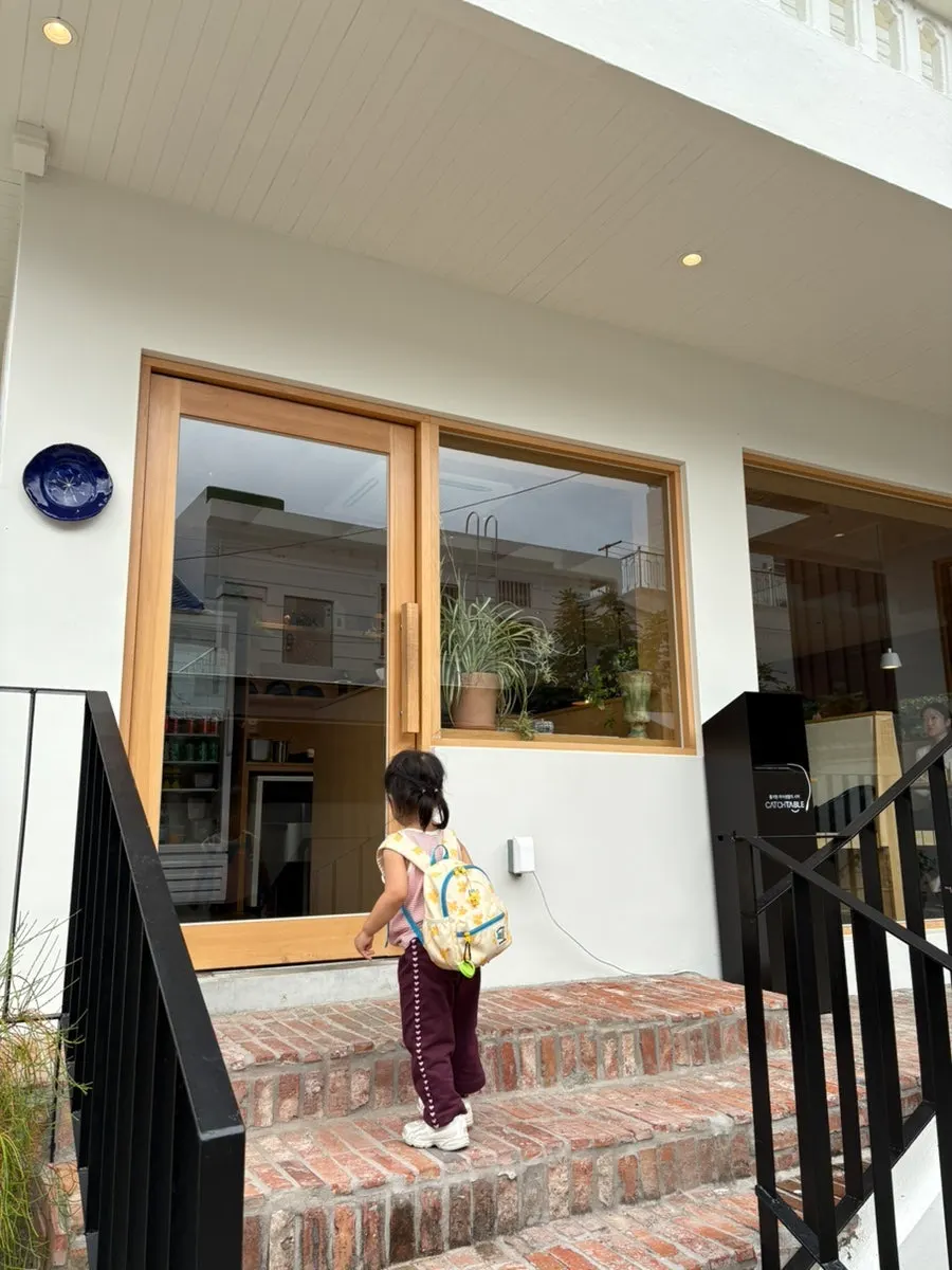 Visiting Extra Mile, a Western-food restaurant in Gwangalli