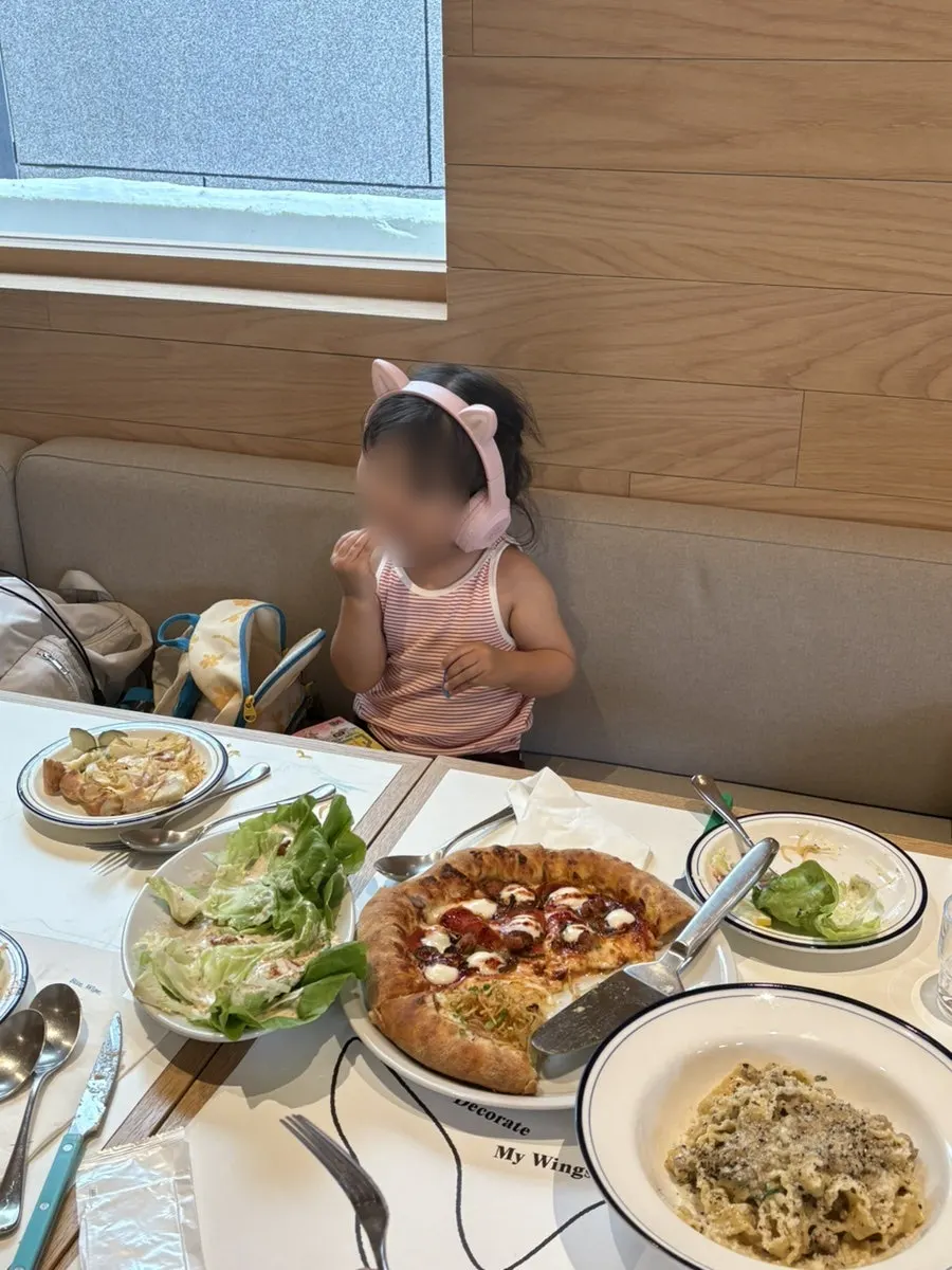 Lunch table at Extra Mile with a kid
