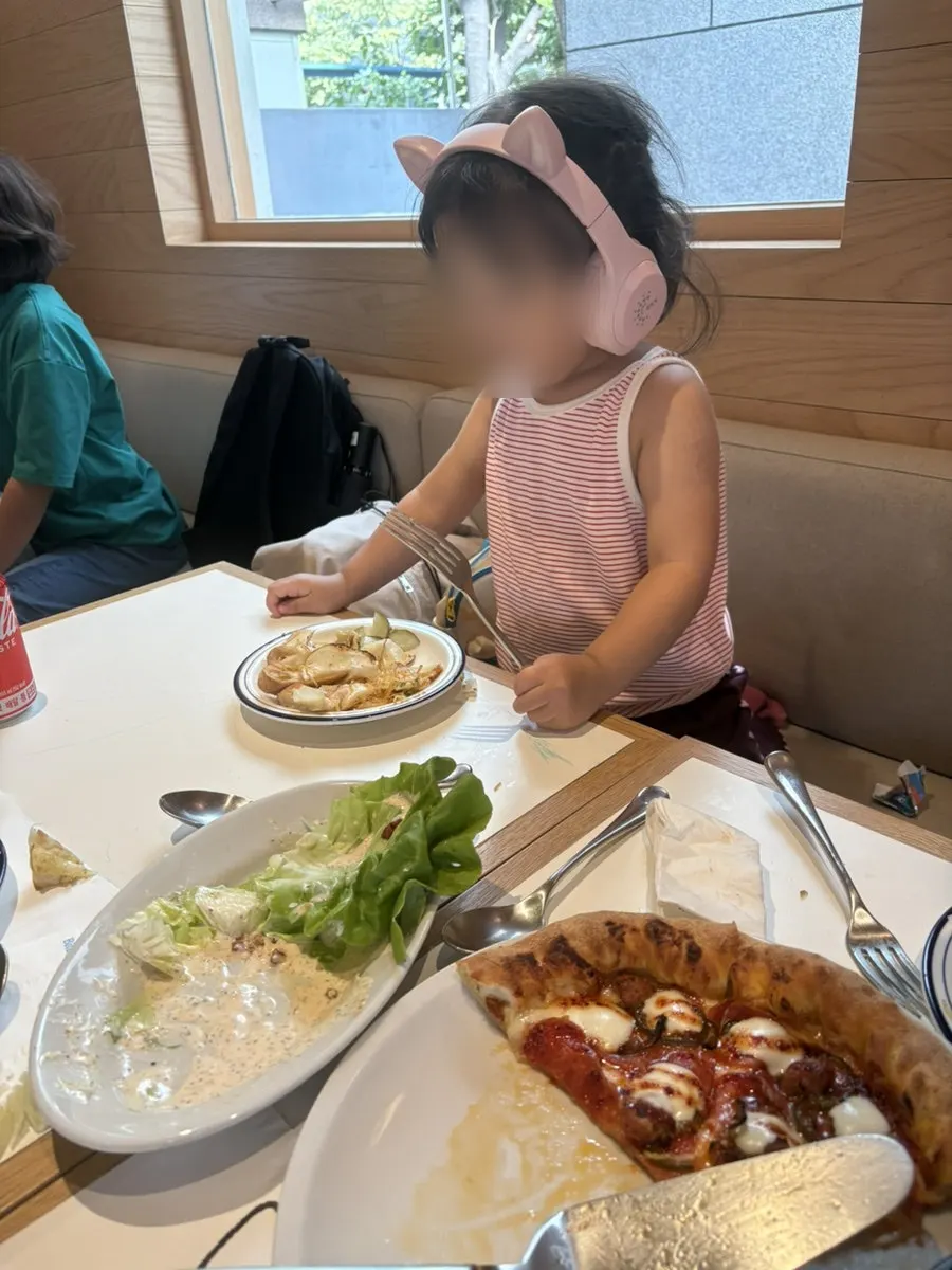 The table at Extra Mile after finishing the meal
