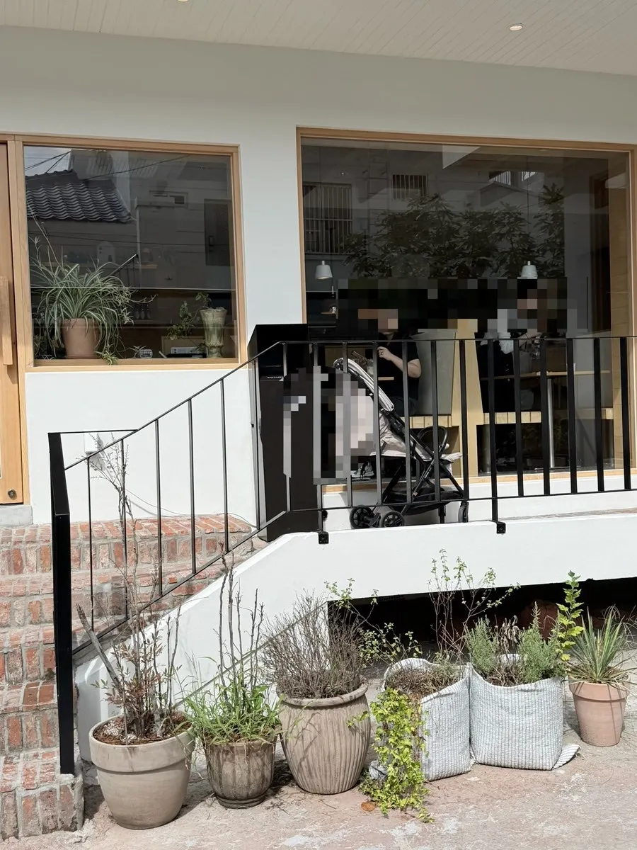 Full exterior view of Extra Mile tucked in a Gwangalli alley
