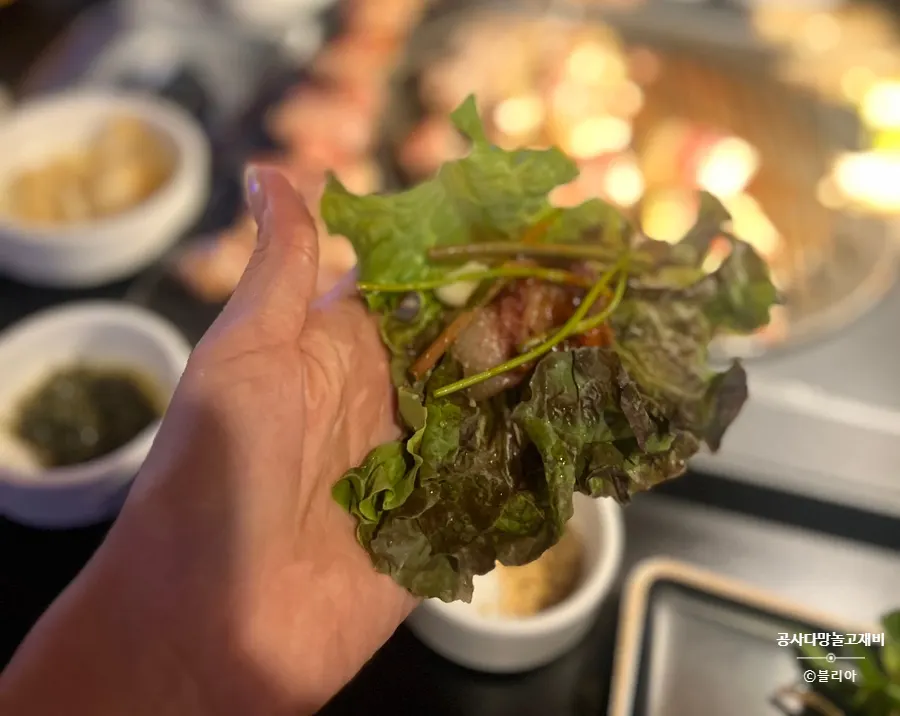 Primer plano de panceta bien asada de Gwangan-mok