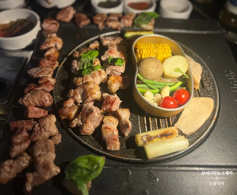 Envuelto de carne con albahaca fresca en Gwangan-mok