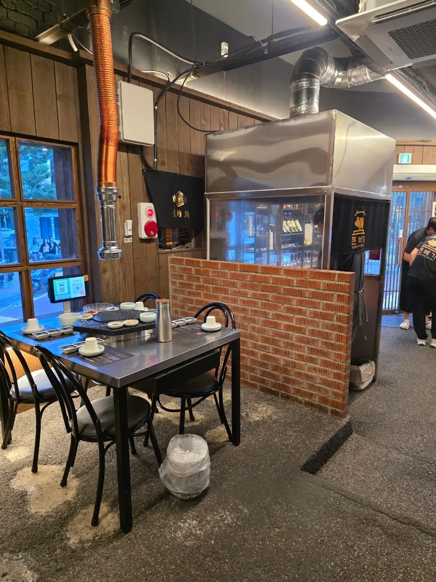 돈베기 광안점 입구 쪽 내부