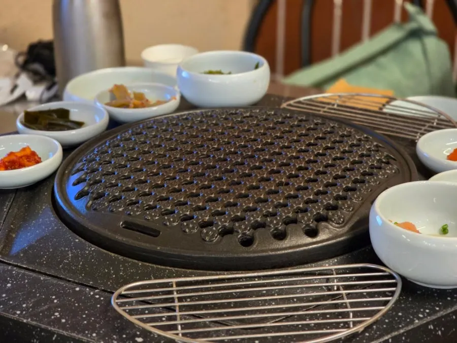 돈베기 광안점 밑반찬 구성