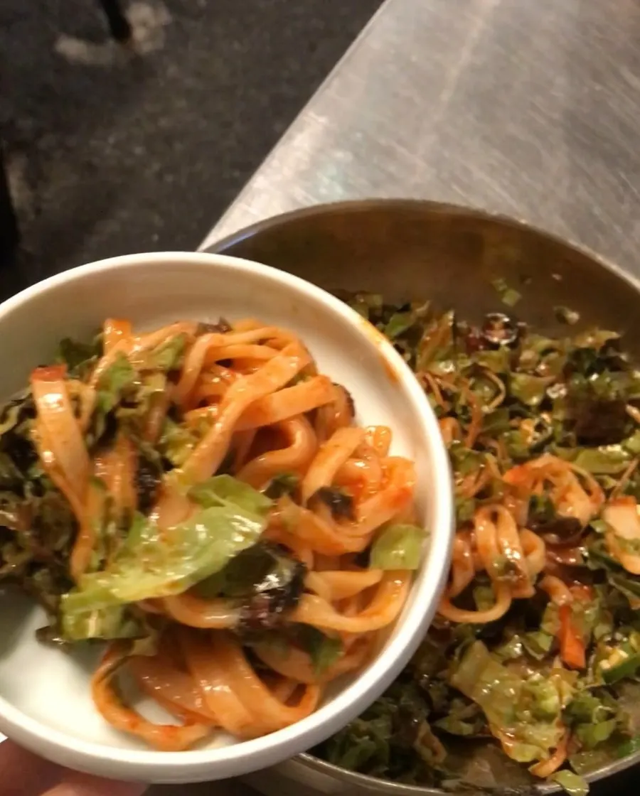 상큼한 비빔 칼국수