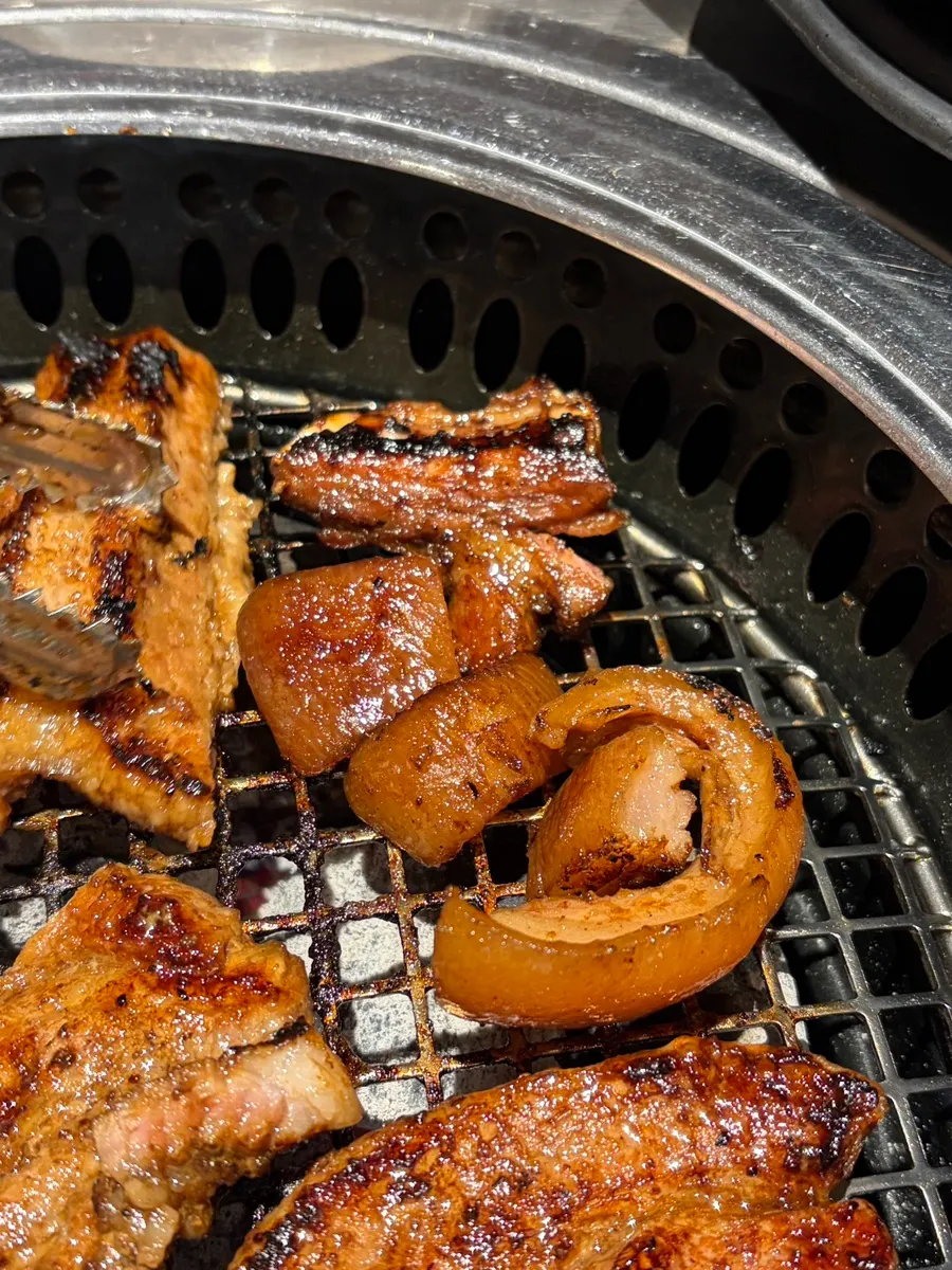 Tail cut grilling on the charcoal plate