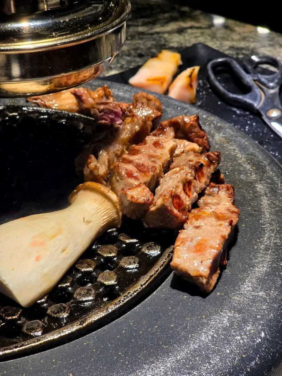 한입 크기로 잘린 이베리코 플루마