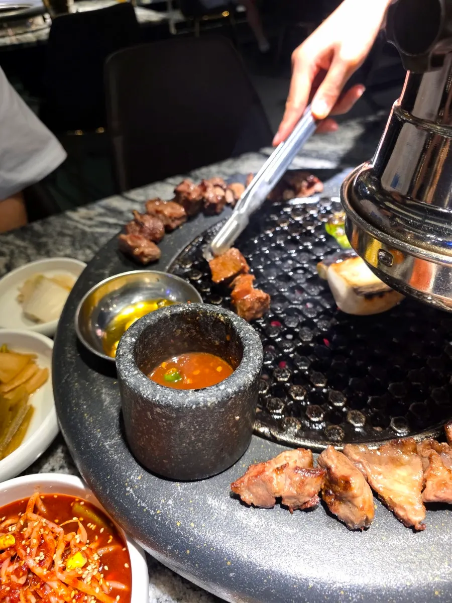 적당히 익어 부들부들한 구운 고기