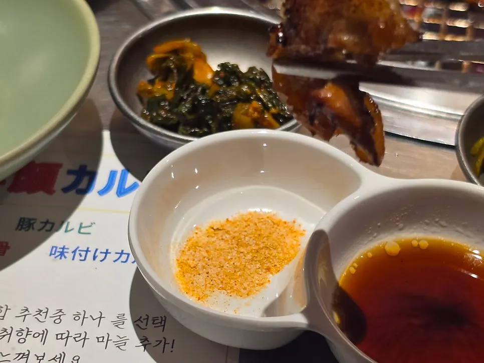 보리새우소금에 찍은 돼지꼬리구이
