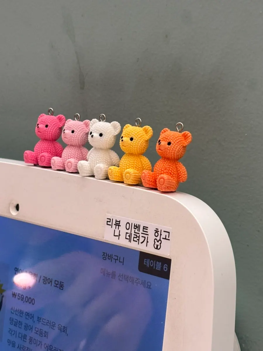 연어를 물고 있는 살몬브라더스 인형 소품
