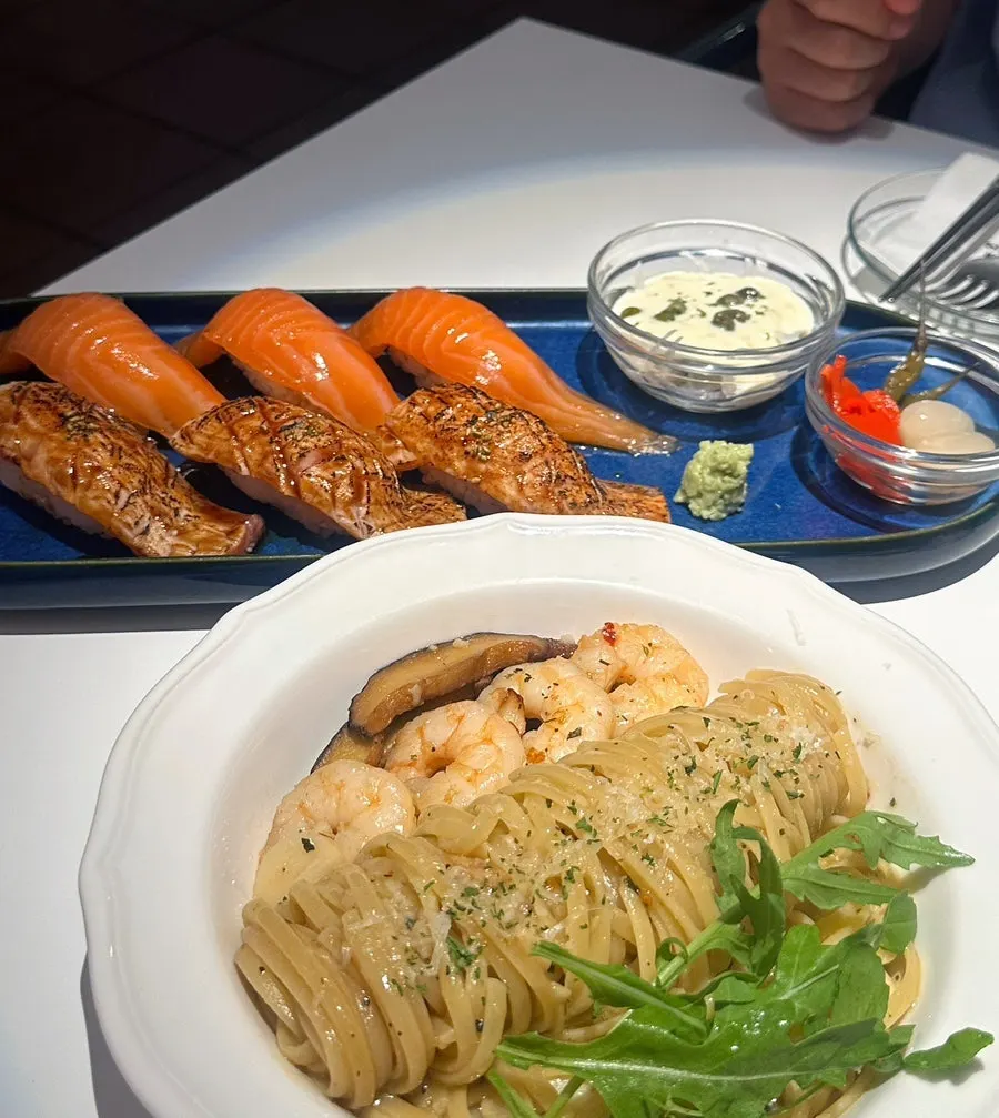 Aglio olio pasta ordered alongside