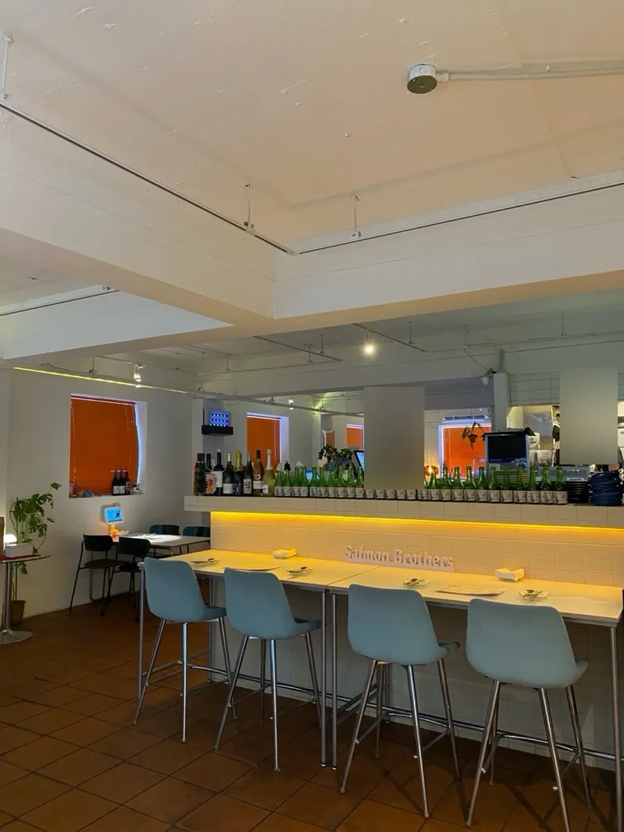 View of the tables inside Salmon Brothers