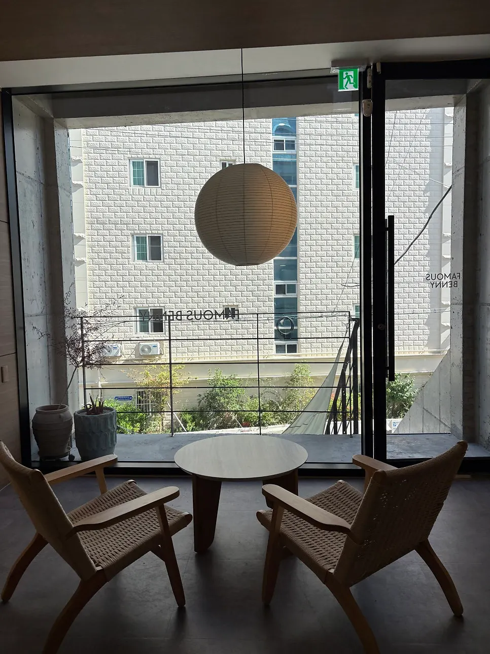 Terrace-style second-floor space